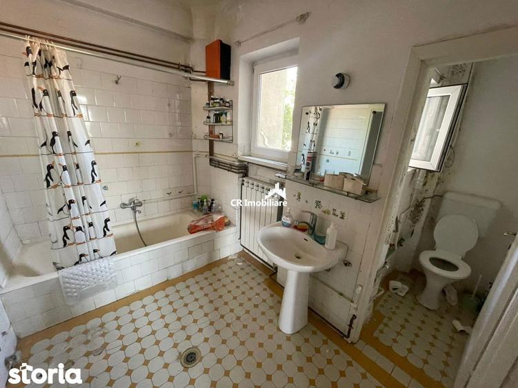 Apartament cu 4 camere semidecomandat în Victoriei