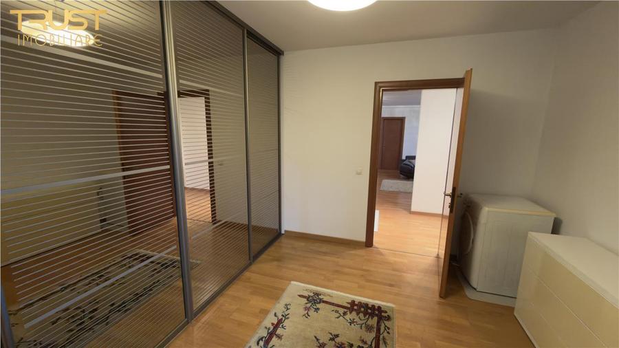 Apartament cu 5 camere decomandat în Hașdeu