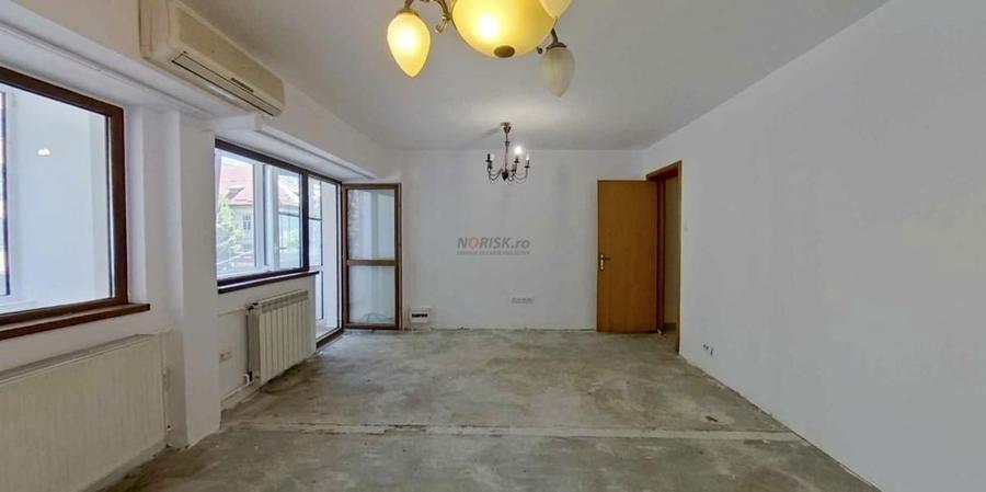 Apartament cu 4 camere semidecomandat în Lacul Tei