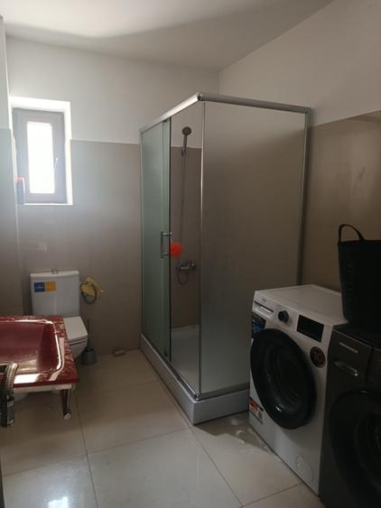 Casă cu 20 camere cu Canalizare în P-ța Victoriei