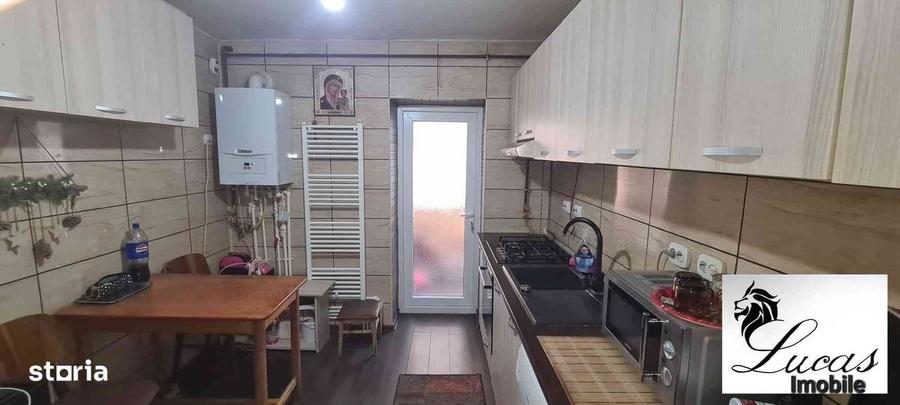 Apartament cu 4 camere decomandat în Trocadero