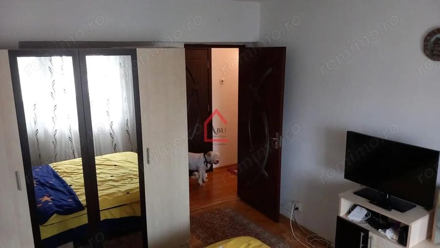 Apartament cu 3 camere decomandat în Filiași