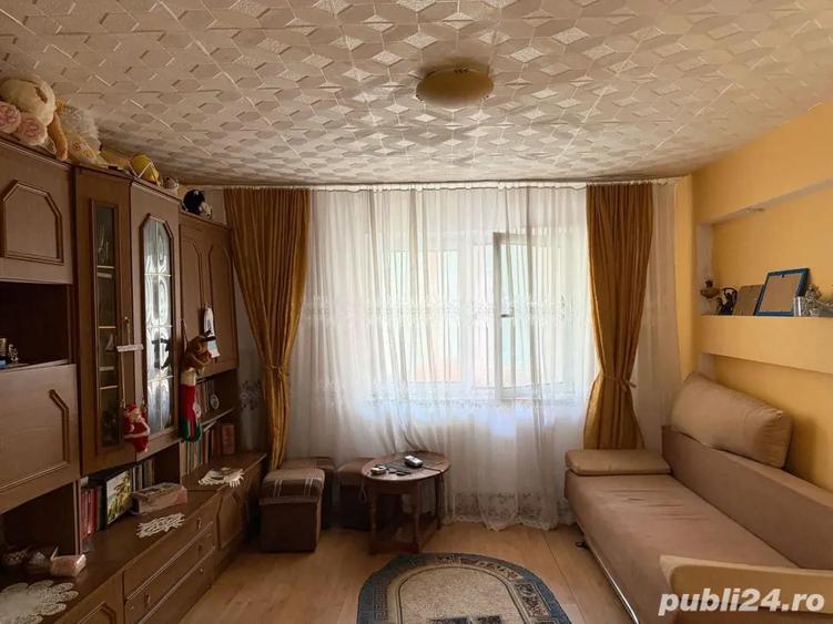 Apartament cu 3 camere decomandat în 9 Mai