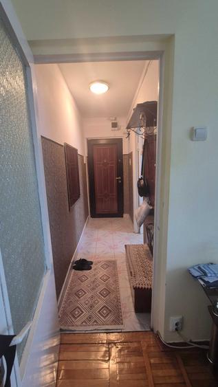 Apartament cu 2 camere semidecomandat în CET