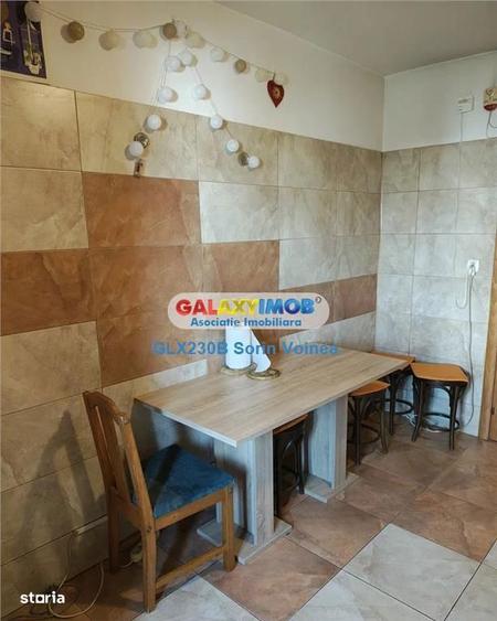 Apartament cu 3 camere semidecomandat în Văcăresti