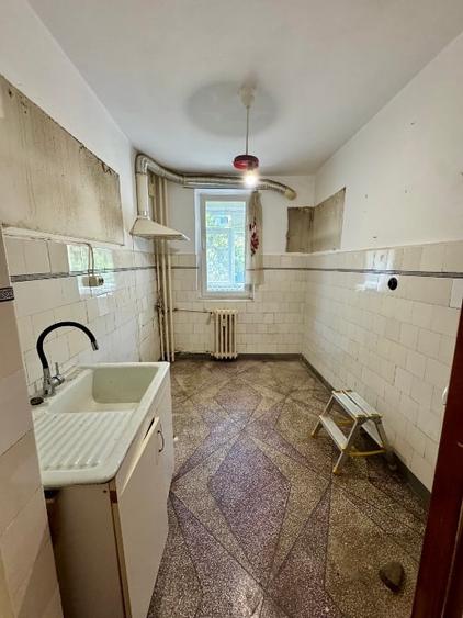 Apartament cu 3 camere decomandat în Colentina