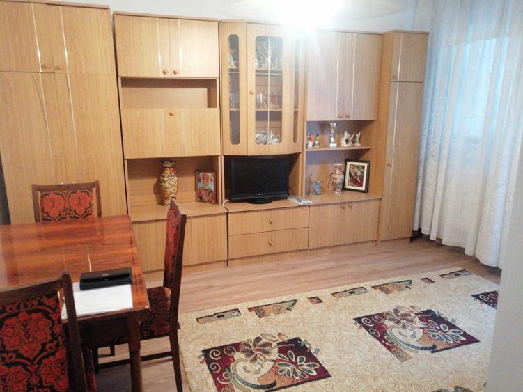 Apartament cu 2 camere decomandat în Micro 20