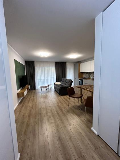 Apartament cu 2 camere semidecomandat în Florești