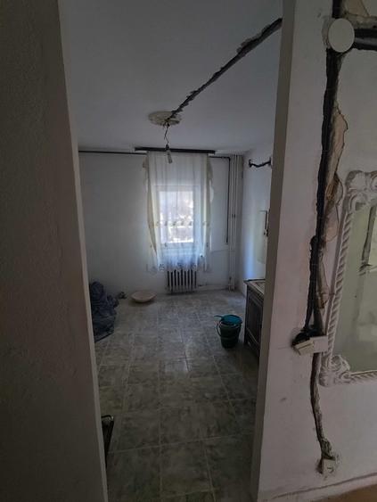 Apartament cu 3 camere decomandat în Crihala