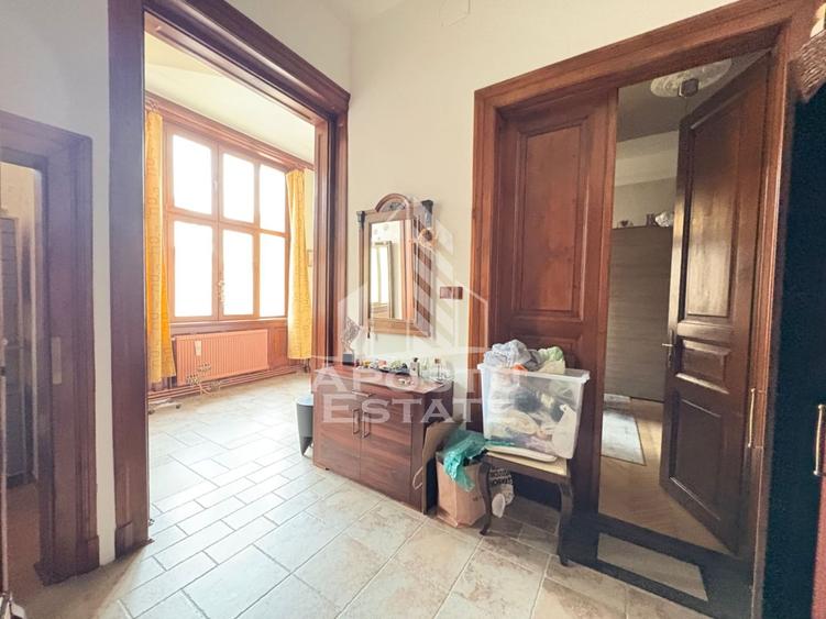 Apartament cu 4 camere circular, mobilat în P-ța Maria