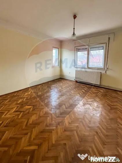 Casă cu 4 camere cu Teren 1145 Mp în Central