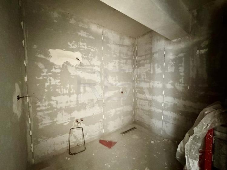 Apartament cu 4 camere decomandat în Matei Voievod