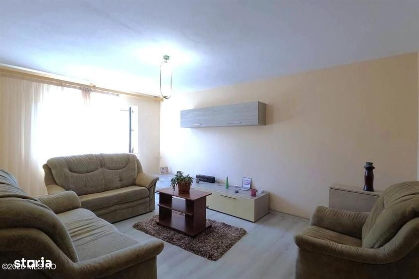 Apartament cu 2 camere decomandat în Far