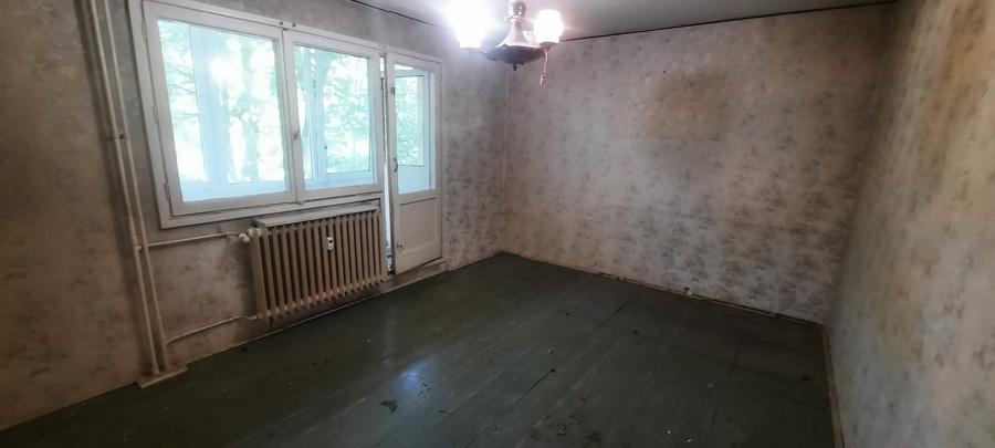 Apartament cu 4 camere decomandat în Berceni