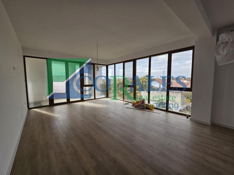 Apartament cu 3 camere decomandat în Girocului