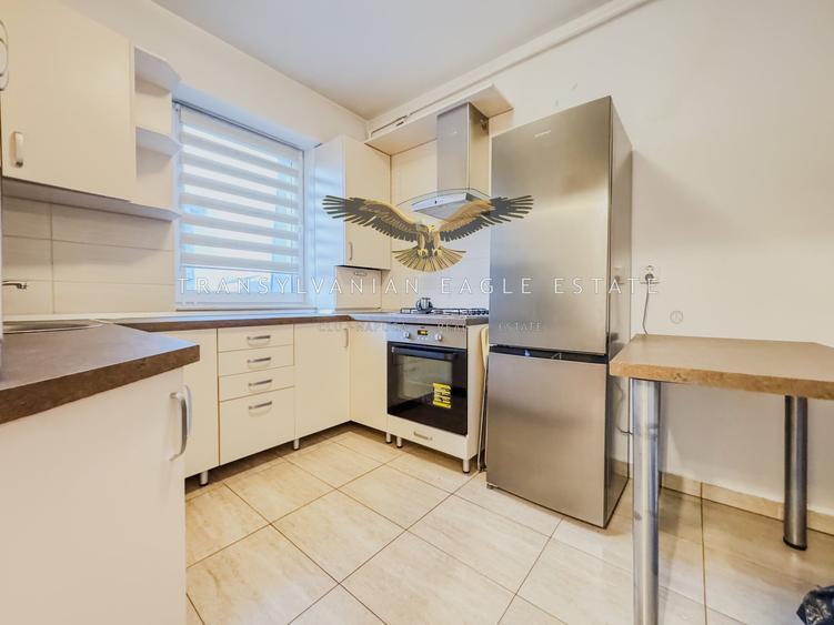 Apartament cu 2 camere semidecomandat, mobilat în Între Lacuri