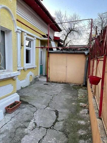 Casă cu 3 camere cu Teren 100 Mp în Crângași
