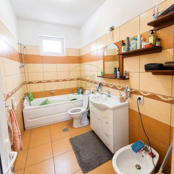 Casă individuală cu 6 camere cu Canalizare în Zărnești
