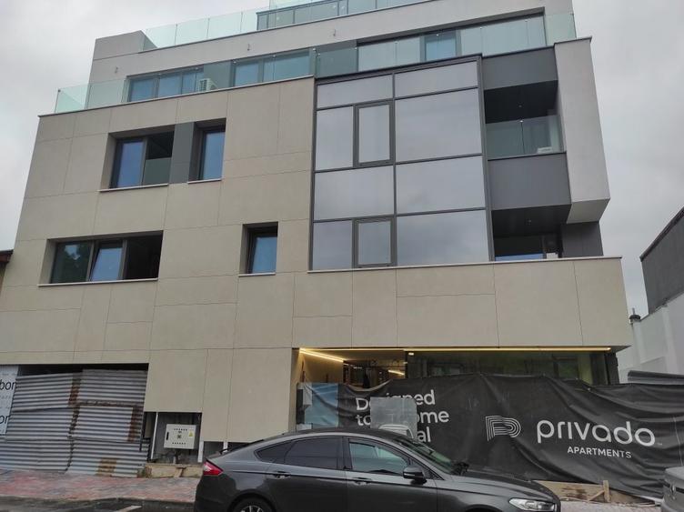 Apartament cu 3 camere semidecomandat în Timpuri Noi