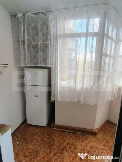 Apartament cu 3 camere decomandat în Ultimul leu
