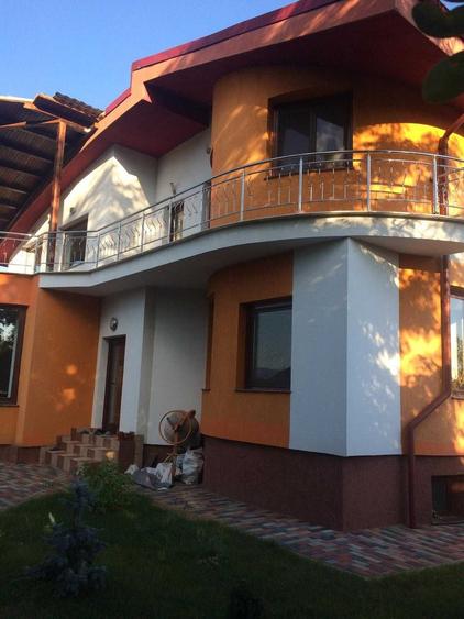 Casă cu 4 camere în Onești