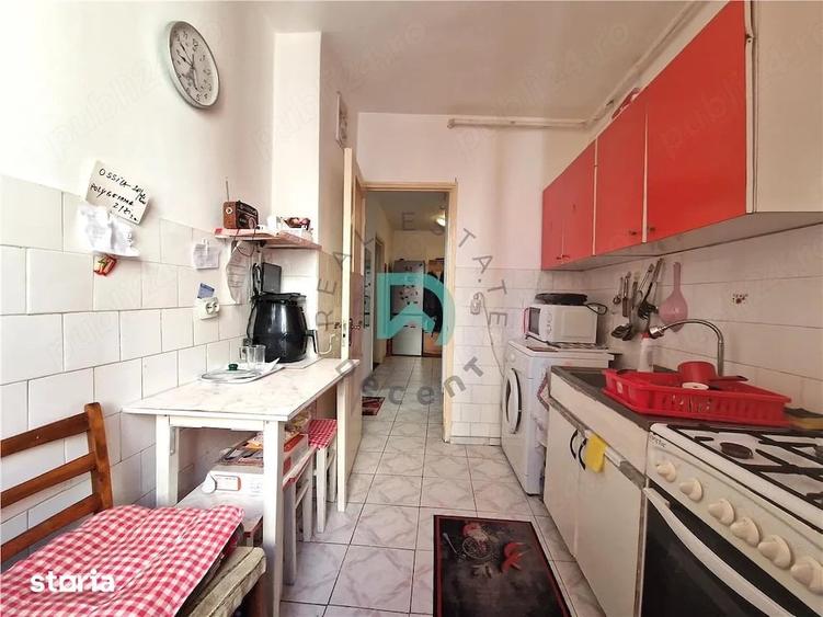 Apartament cu 3 camere decomandat în Astra