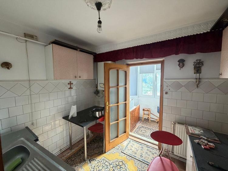 Apartament cu 2 camere decomandat în Calarași 4