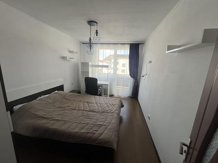 Apartament cu 3 camere decomandat în Florești