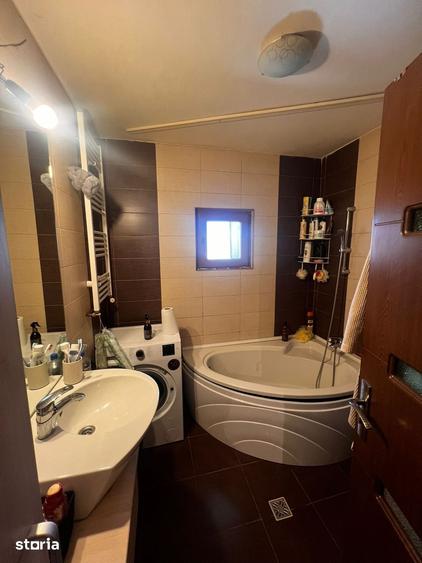 Apartament cu 3 camere în Vasile Aaron
