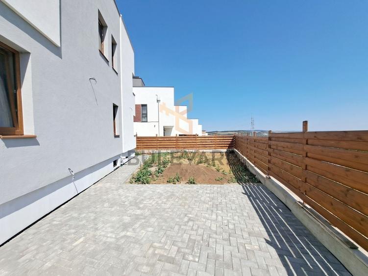 Duplex cu 4 camere cu Canalizare în Florești
