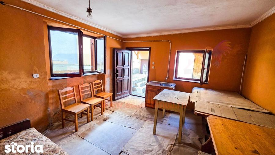 Casă cu 10 camere cu Teren 443 Mp în Poiana Sibiului
