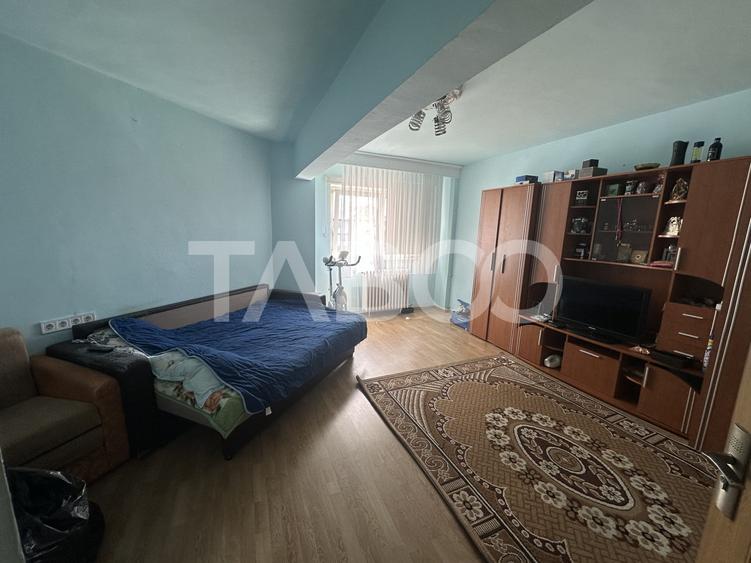 Apartament cu 2 camere decomandat, mobilat în Ștrand