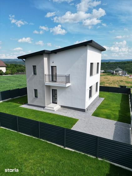 Casă cu 4 camere cu Teren 400 Mp în Valea Adâncă