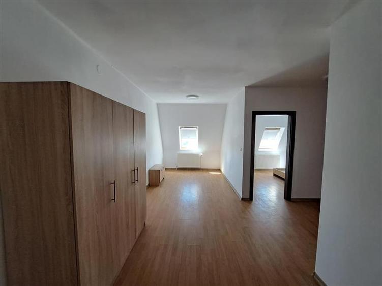 Apartament cu 20 camere semidecomandat în Iris