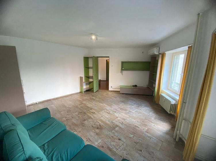 Apartament cu 2 camere decomandat, mobilat în Calea Călărașilor