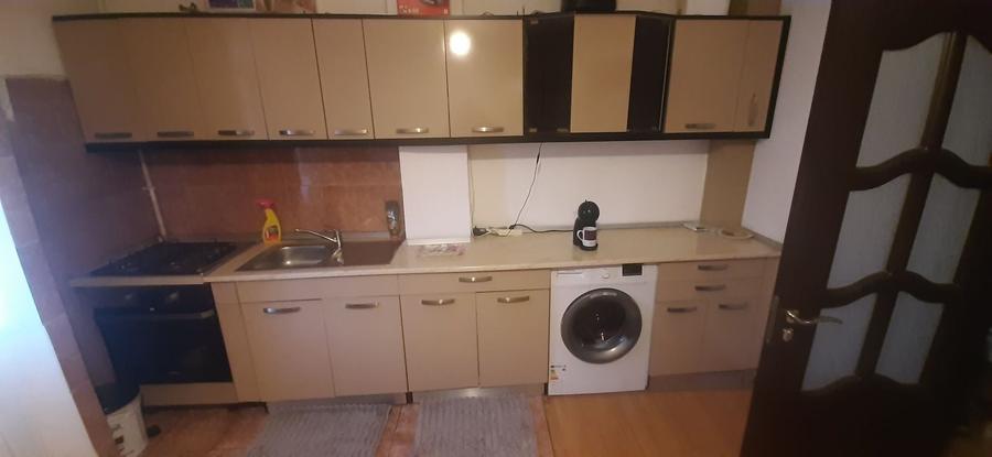 Apartament cu 3 camere decomandat în Ghindeni