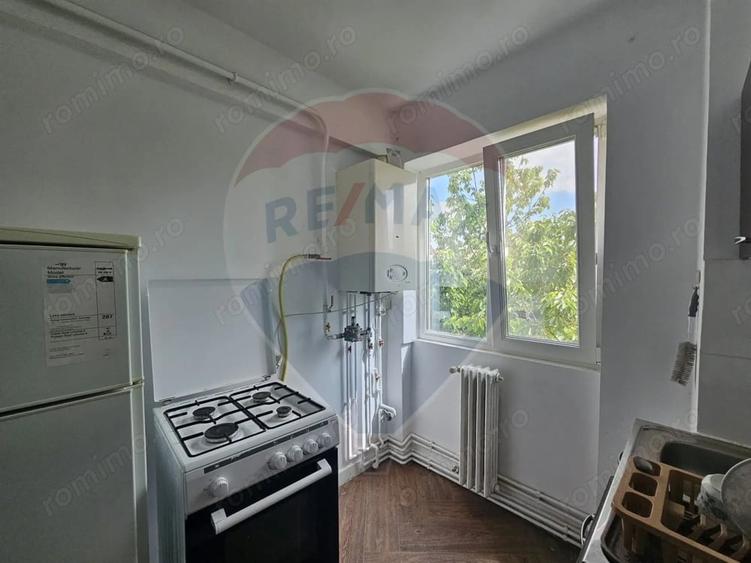 Apartament cu 3 camere semidecomandat în Central
