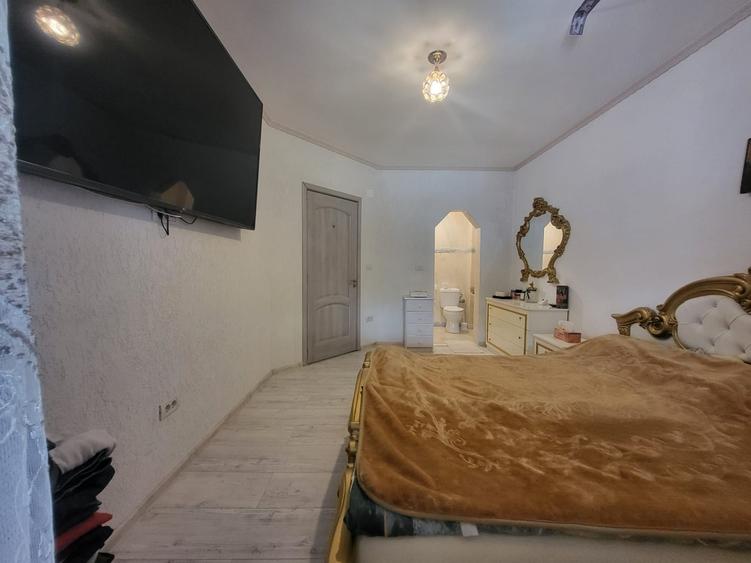 Duplex cu 4 camere cu Canalizare în Ghiroda