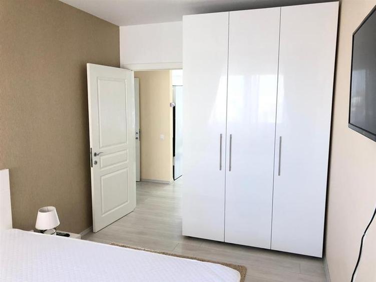 Apartament cu 3 camere semidecomandat, mobilat în Zorilor