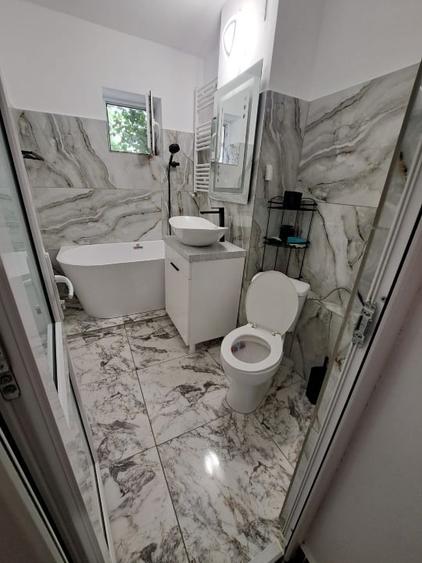 Apartament cu 2 camere decomandat, mobilat în Central