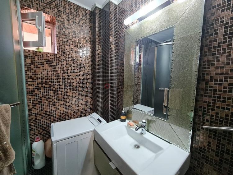Casă individuală cu 6 camere cu Piscina în Domnești