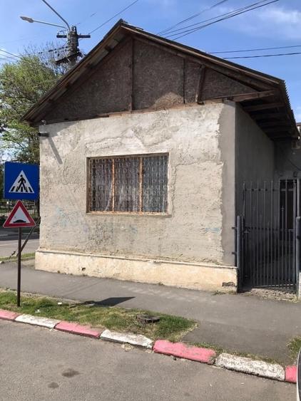 Casă individuală cu 4 camere cu Canalizare în Est