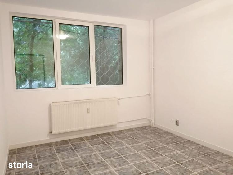 Apartament cu 4 camere în Drumul Taberei