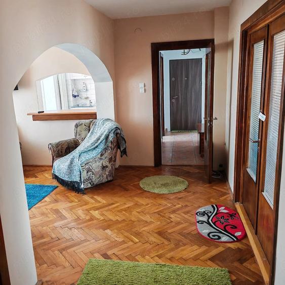 Apartament cu 3 camere decomandat în Dacia