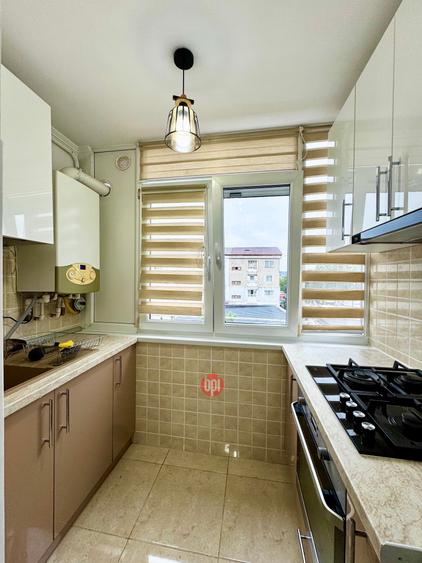 SE INCHIRIAZA Apartament cu 2 camere decomandat, Etaj 3, Mun. Falticeni, SV - 6