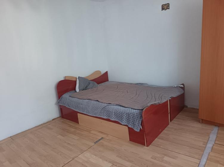 Casă individuală cu 3 camere cu Canalizare în Est