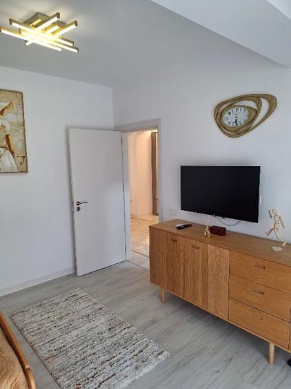 Apartament cu 2 camere decomandat, mobilat în Central
