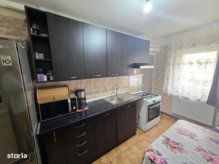 Apartament cu 3 camere în Florilor
