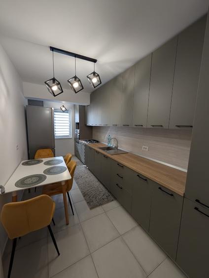 Apartament cu 3 camere decomandat, mobilat în Theodor Pallady
