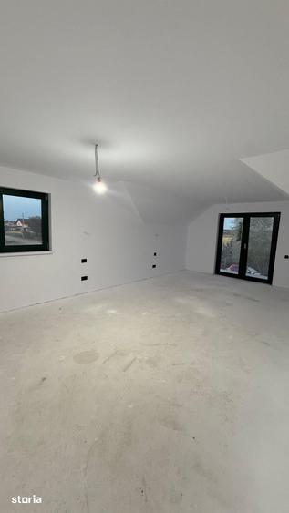 Casă cu 5 camere cu Teren 405 Mp în Crevedia